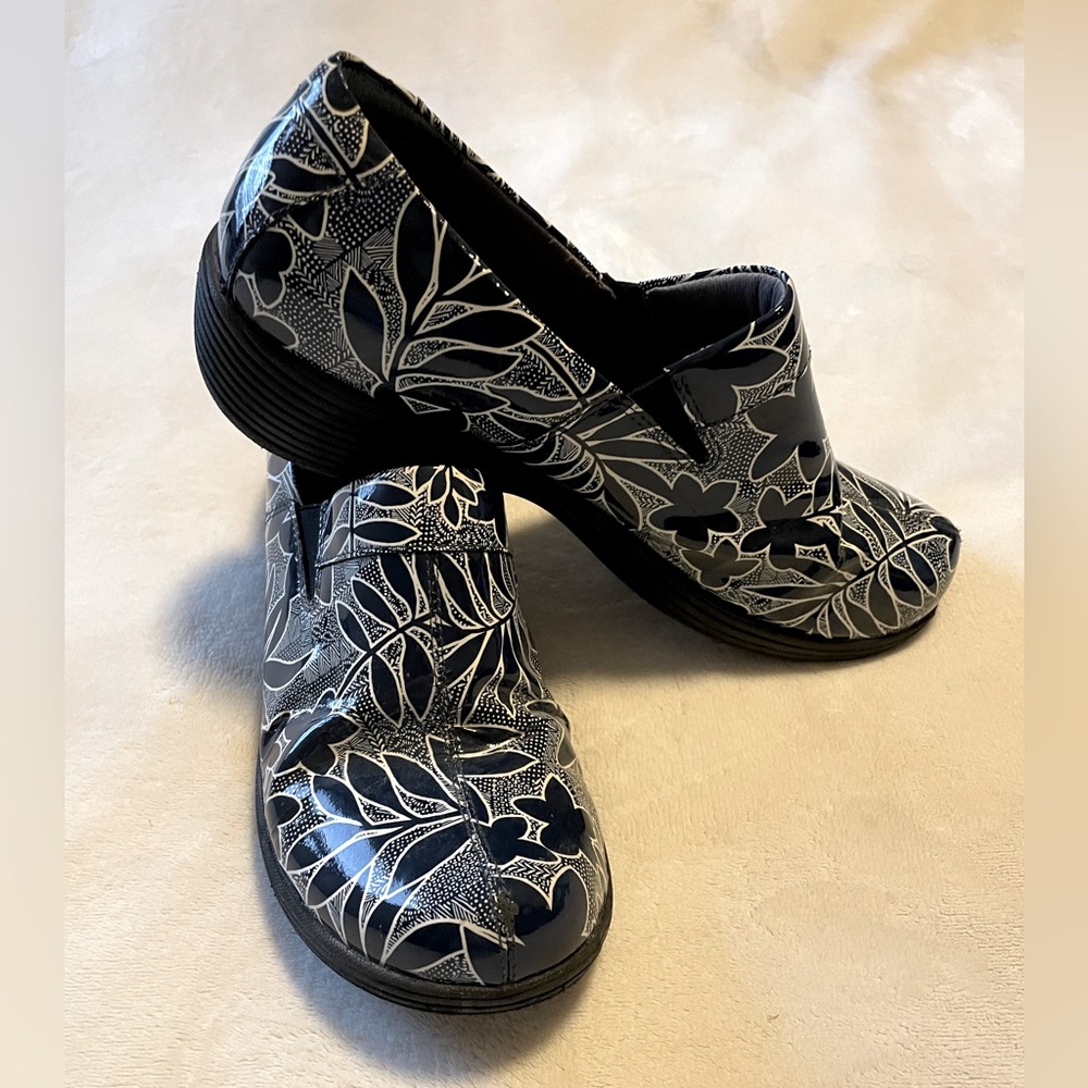 Dansko WonderWorks Satin-Finish Floral Non-slip Nursing Shoes